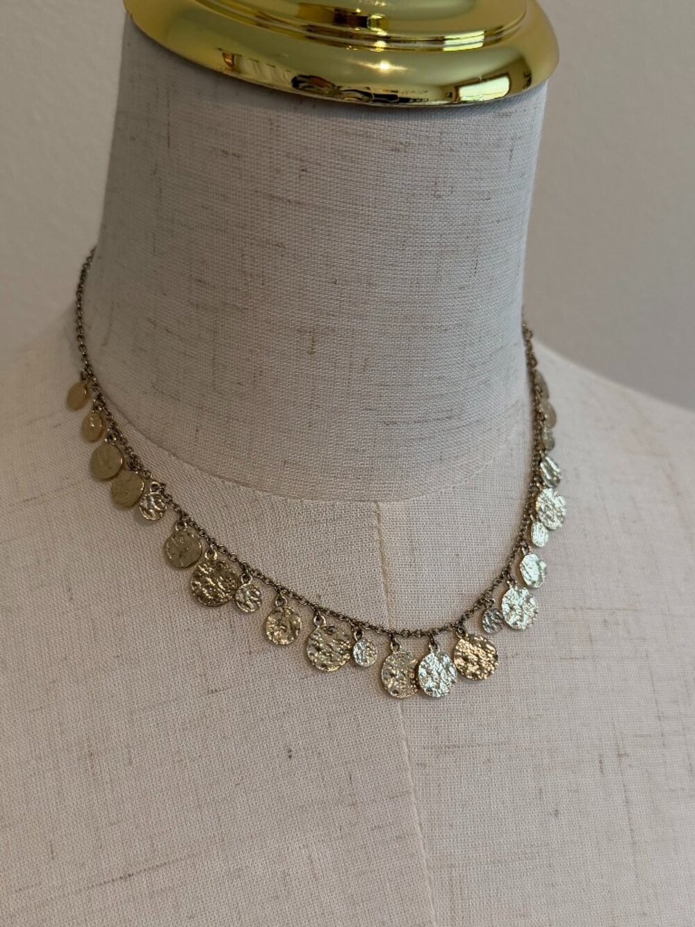 Banana Republic Gold Tone Choker Necklace - 15 Inch - Like New - Picture 2 of 5